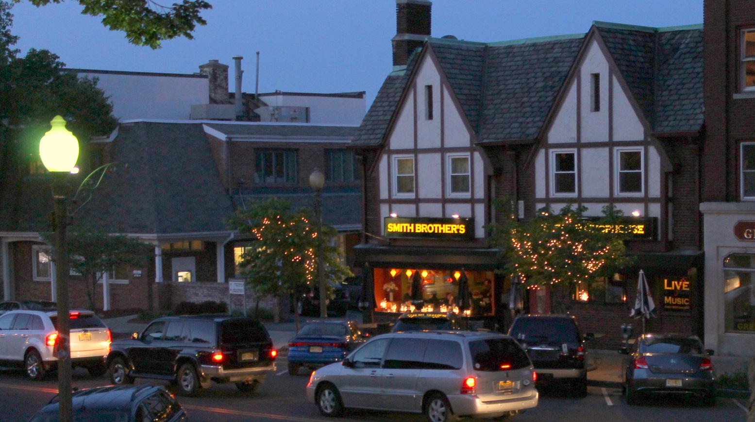 Paramus NJ's Westfield Garden State Plaza says downtown stores welcome