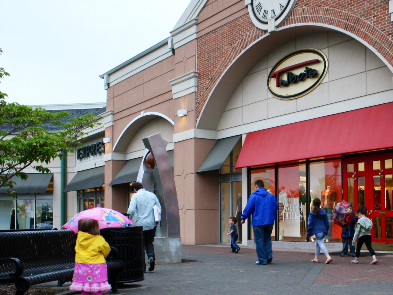 Louis Vuitton Hackensack Riverside Square store, United States